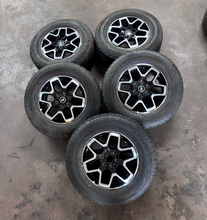 Load image into Gallery viewer, OEM '21-'26 Ford Bronco 18" Black & Machined Wheels 255/70R18 Bridgestone A/T LT