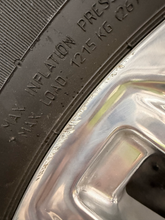 Load image into Gallery viewer, Set of Used Polished 20" '00-'26 GMC Sierra 1500 Wheels 275/60R20 Continental LT