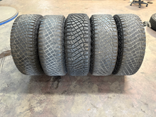 Load image into Gallery viewer, Set of 5 Used 17" '21-'26 Ford Bronco Sasquatch Black Rims 315/70R17 Goodyear LT