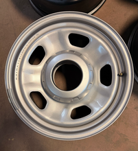 Load image into Gallery viewer, Set of 4 OEM Takeoff '05-'26 Ford F-250 F-350 18" Steel Wheels 3842 Ships Free