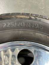 Load image into Gallery viewer, Set of 6 OEM Alcoa 19.5" '05-'26 Ford F450 F550 Aluminum Wheels 225/70R19.5 HSR5