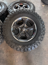 Load image into Gallery viewer, OEM '20-'26 Jeep Gladiator & Wrangler 17" Used Wheels on 285/70R17 Falken M/T LT