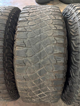 Load image into Gallery viewer, Set of Five Used 17" Gloss Black '21-'25 Ford Bronco Rims 315/70R17 Goodyear LT