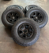 Load image into Gallery viewer, Set of Five Used 17" Gloss Black '21-'25 Ford Bronco OEM Rims 315/70R17 Tires LT
