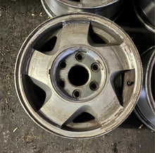 Load image into Gallery viewer, Set of Four Used OEM '92-'99 Chevrolet GMC C1500 K1500 16x7 Aluminum Wheels 5015