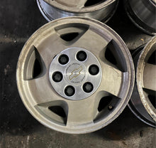 Load image into Gallery viewer, Set of Four Used OEM '92-'99 Chevrolet GMC C1500 K1500 16x7 Aluminum Wheels 5015