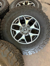 Load image into Gallery viewer, Set of Used 17" '21-'25 Ford Bronco Rims on 285/70R17 BFGoodrich TAKO2 Tires LT