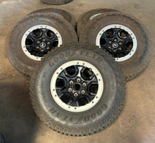 Load image into Gallery viewer, Set of 5 Used OEM 17" '21-'25 Ford Bronco Beadlock Rims 315/70R17 Goodyear MT LT