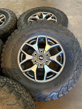 Load image into Gallery viewer, Set of x5 17" '21-'25 Ford Bronco OEM Wheels on 285/70R17 BFGoodrich TAKO2 LT