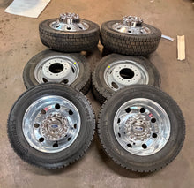 Load image into Gallery viewer, Set of 6 OEM Alcoa 19.5" '05-'26 Ford F450 F550 Aluminum Wheels 225/70R19.5 HDR5