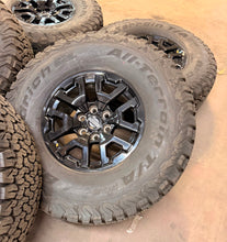 Load image into Gallery viewer, Set of 5 Used 17" OEM Ford Bronco Raptor Black Rims 37/12.50R17 BFGoodrich AT LT