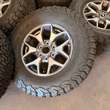 Load image into Gallery viewer, Set of 5 Used '21-'26 Ford Bronco 10387 17" Wheels 10387 285/70R7 BFGoodrich LT