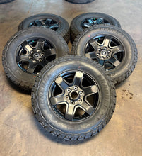 Load image into Gallery viewer, Set of 5 OEM 17" '21-'25 Ford Bronco Black Diamond Wheels 265/70R17 General ATX