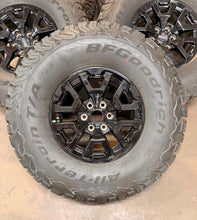 Load image into Gallery viewer, Set of 5 Used 17" OEM Ford Bronco Raptor Black Rims 37/12.50R17 BFGoodrich AT LT