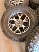 Load image into Gallery viewer, Set of 5 Used '21-'26 Ford Bronco 10387 17" Wheels 10387 285/70R7 BFGoodrich LT