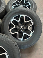 Load image into Gallery viewer, Set of 5 Used 10389 '21-'26 Ford Bronco 18" Black & Milled Wheels 255/70R18 LT
