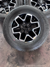 Load image into Gallery viewer, OEM '21-'26 Ford Bronco 18" Black &amp; Machined Wheels 255/70R18 Bridgestone A/T LT
