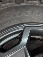 Load image into Gallery viewer, OEM '20-'26 Jeep Gladiator Wrangler 17" Used Wheels 255/75R17 BFGoodrich M/T LT
