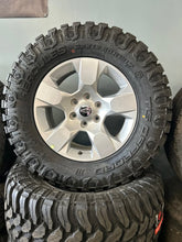 Load image into Gallery viewer, Set of 4 18&quot; &#39;00-&#39;25 Silverado 1500 / &#39;19-&#39;25 RAM 1500 Rims 33/12.50R18 Mud Tire
