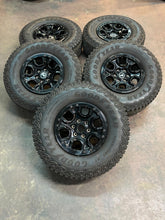 Load image into Gallery viewer, Set of Five Used 17&quot; Gloss Black &#39;21-&#39;25 Ford Bronco Rims Goodyear 315/70R17 LT
