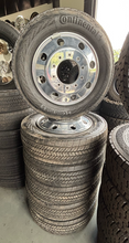 Load image into Gallery viewer, Set of 6 OEM Alcoa 19.5" '05-'26 Ford F450 F550 Aluminum Wheels 225/70R19.5 HSR5
