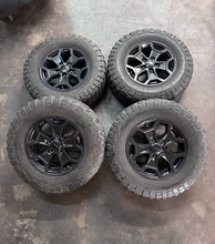 Load image into Gallery viewer, OEM '20-'26 Jeep Gladiator Wrangler 17" Used Wheels 255/75R17 BFGoodrich M/T LT
