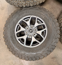 Load image into Gallery viewer, Set of 5 Used '21-'26 Ford Bronco 17" Grey Machined Rims 285/70R17 BFGoodrich LT
