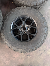 Load image into Gallery viewer, OEM '07-'26 Jeep Wrangler 17" Black Used Rims 285/70R17 BFGoodrich AT Tires LT
