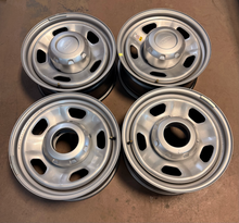 Load image into Gallery viewer, Set of 4 OEM Takeoff '05-'26 Ford F-250 F-350 18" Steel Wheels 3842 Ships Free
