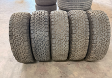 Load image into Gallery viewer, Set of 5 Used '21-'26 Ford Bronco 17" Grey Machined Rims 285/70R17 BFGoodrich LT
