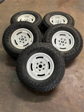 Load image into Gallery viewer, Set of 5 Used OEM 17&quot; &#39;21-&#39;25 Ford Bronco White Wheels 315/70R17 Goodyear MT LT
