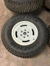 Load image into Gallery viewer, Set of 5 Used OEM 17&quot; &#39;21-&#39;25 Ford Bronco White Wheels 315/70R17 Goodyear MT LT
