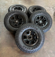 Load image into Gallery viewer, Set of Five Used 17&quot; Gloss Black &#39;21-&#39;25 Ford Bronco Rims 315/70R17 Goodyear LT
