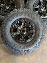 Load image into Gallery viewer, Set of Five Used 17&quot; Gloss Black &#39;21-&#39;25 Ford Bronco Rims 315/70R17 Goodyear LT
