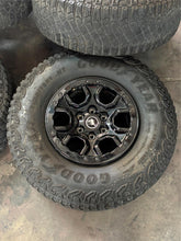 Load image into Gallery viewer, Set of Five Used 17&quot; Gloss Black &#39;21-&#39;25 Ford Bronco Rims 315/70R17 Goodyear LT
