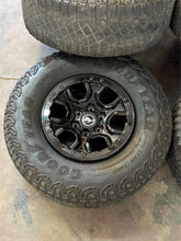 Load image into Gallery viewer, Set of Five Used 17&quot; Gloss Black &#39;21-&#39;25 Ford Bronco Rims 315/70R17 Goodyear LT
