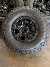 Load image into Gallery viewer, Set of Five Used 17&quot; Gloss Black &#39;21-&#39;25 Ford Bronco OEM Rims 315/70R17 Tires LT

