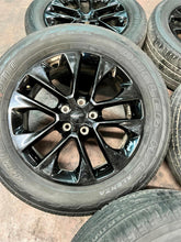 Load image into Gallery viewer, Set of Five Used OEM 20&quot; Black &#39;07-&#39;25 Jeep Wrangler Gladiator Rims 275/55R20 LT
