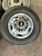 Load image into Gallery viewer, Used Set of 6 &#39;11-&#39;25 Chevrolet 3500 Dually 17&quot; Rims 235/80R17 Michelin Tire LT
