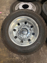 Load image into Gallery viewer, Set of &#39;05-&#39;25 Ford F-450 F-550 19.5&quot; OEM Rims 225/70R19.5 Continental Tires LT
