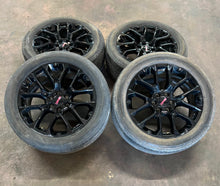 Load image into Gallery viewer, Set of Used OEM 22&quot; &#39;00-&#39;25 GMC Sierra 1500 Yukon Black Snowflake Wheels Only LT
