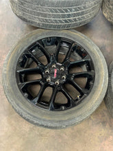 Load image into Gallery viewer, Set of Used OEM 22&quot; &#39;00-&#39;25 GMC Sierra 1500 Yukon Black Snowflake Wheels Only LT

