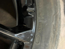 Load image into Gallery viewer, Set of Used OEM 22&quot; &#39;00-&#39;25 GMC Sierra 1500 Yukon Black Snowflake Wheels Only LT
