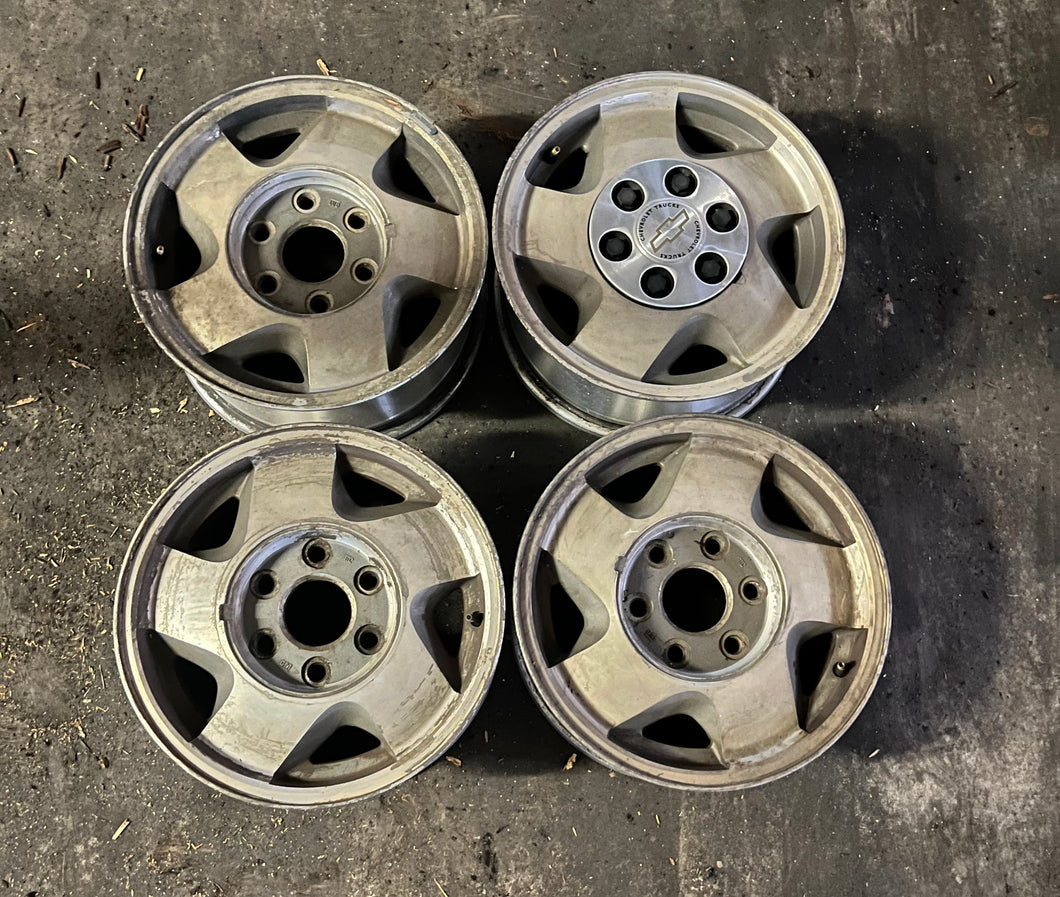 Set of Four Used OEM '92-'99 Chevrolet GMC C1500 K1500 16x7 Aluminum Wheels 5015