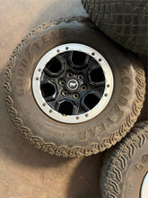 Load image into Gallery viewer, Set of 5 Used OEM 17&quot; &#39;21-&#39;25 Ford Bronco Beadlock Rims 315/70R17 Goodyear MT LT
