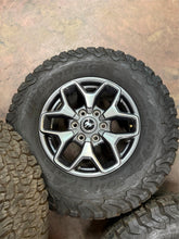 Load image into Gallery viewer, Set of Five Used 17&quot; &#39;21-&#39;25 Ford Bronco Wheels on 285/70R17 BFGoodrich TAKO2 LT
