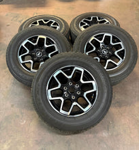 Load image into Gallery viewer, Set of 5 Used OEM 18&quot; &#39;21-&#39;25 Ford Bronco Black &amp; Milled Rims 255/70R18 Tires LT
