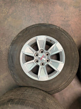 Load image into Gallery viewer, Set of Used &#39;00-&#39;25 GMC Sierra 1500 Silver OEM 5908 Wheels on 255/70R17 Tires LT
