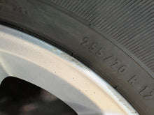 Load image into Gallery viewer, Used Set of &#39;00-&#39;25 GMC Sierra 1500 Silver OEM 5908 Wheels on 255/70R17 Tires LT
