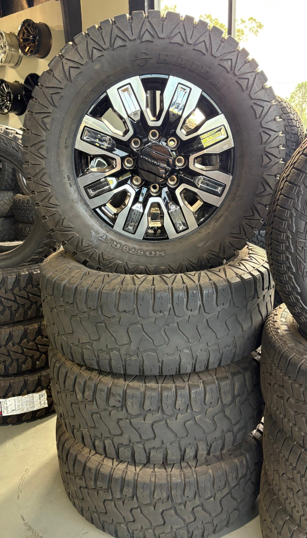 Set of 4 Used '11-'25 GMC 2500 Denali Ultimate Wheels 37/13.50R20 Hadia HD878 LT